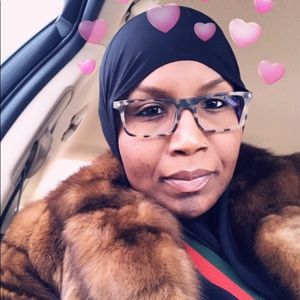 Meet your Posher, Latoya